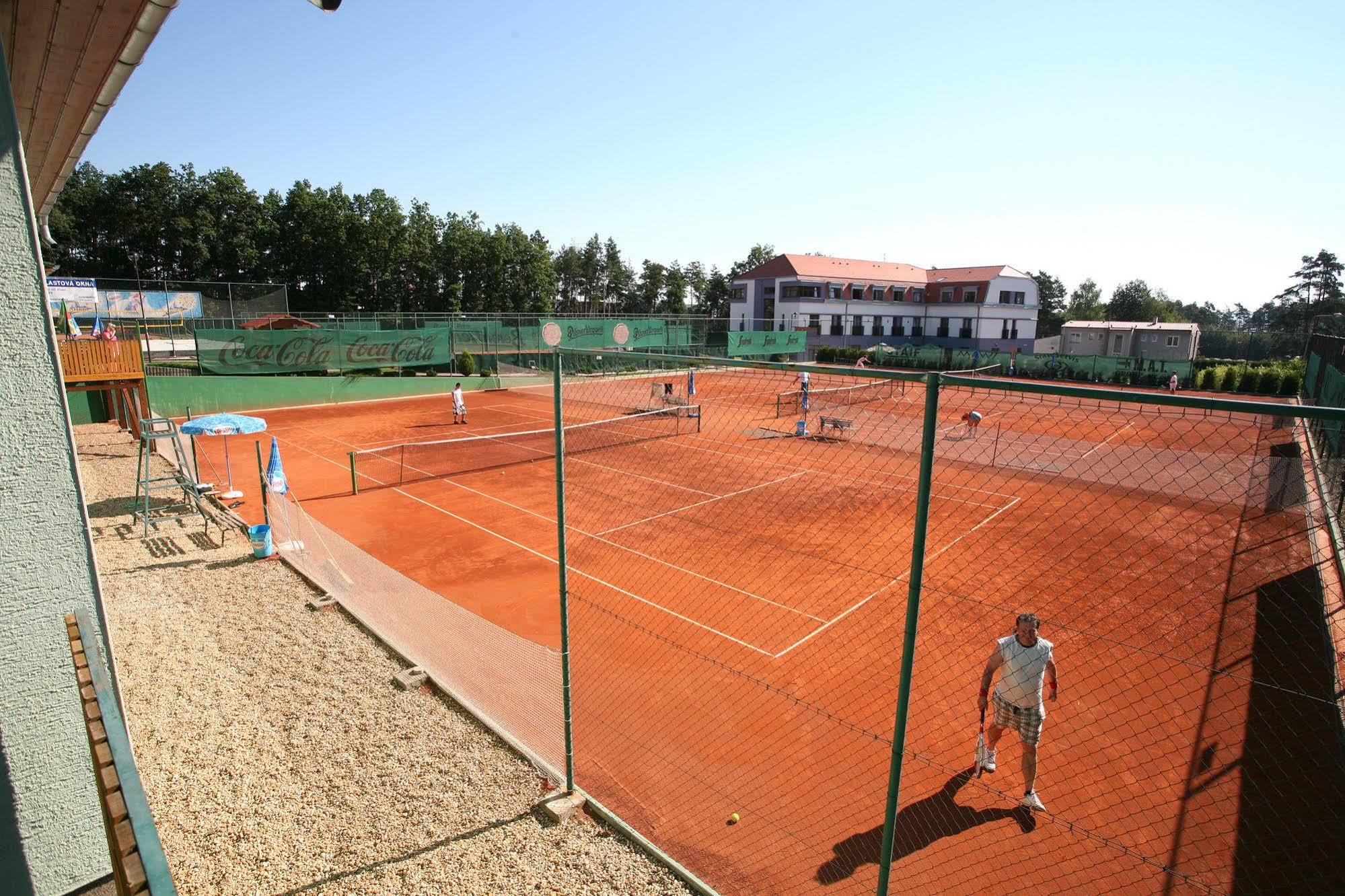 Hotel Sport Zruč Exterior foto