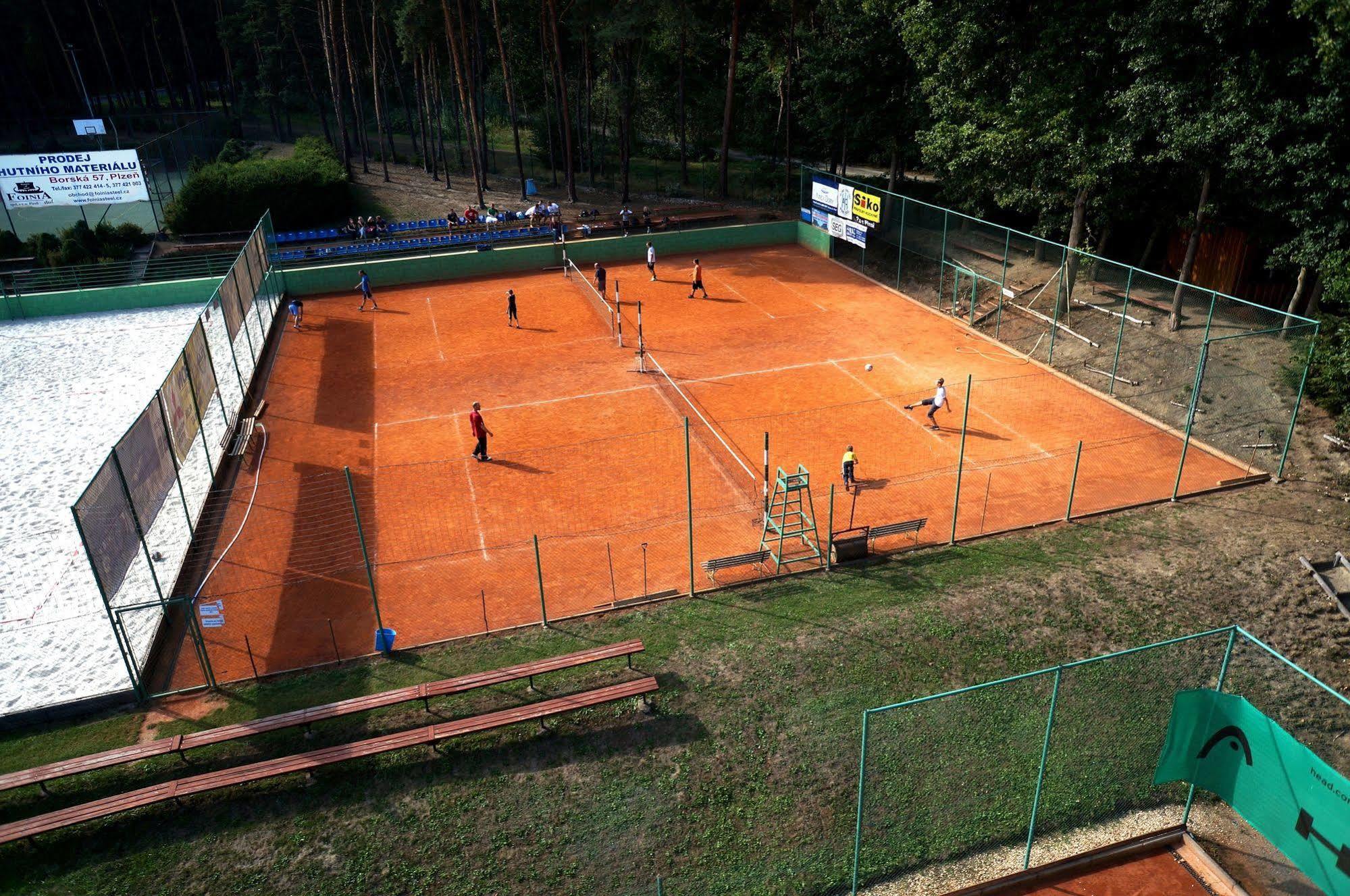 Hotel Sport Zruč Exterior foto